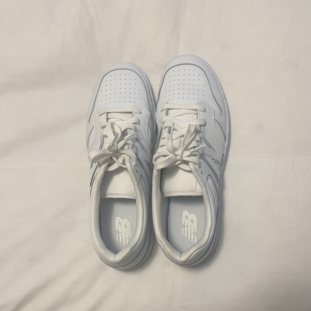 White/White New Balance Sneakers (M)